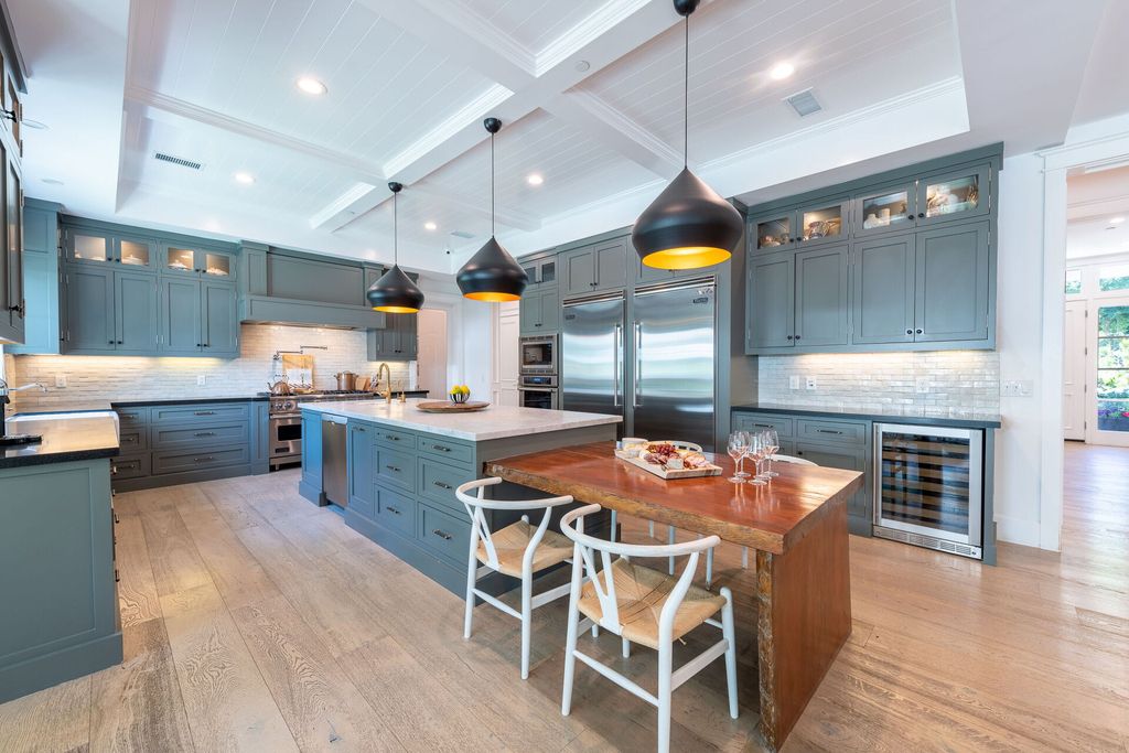 The Home in Tarzana is an exceptional home feels like it belongs on an East Coast seaside clifftop offers the ultimate pandemic paradise now available for sale. This home located at 4960 Amigo Ave, Tarzana, California