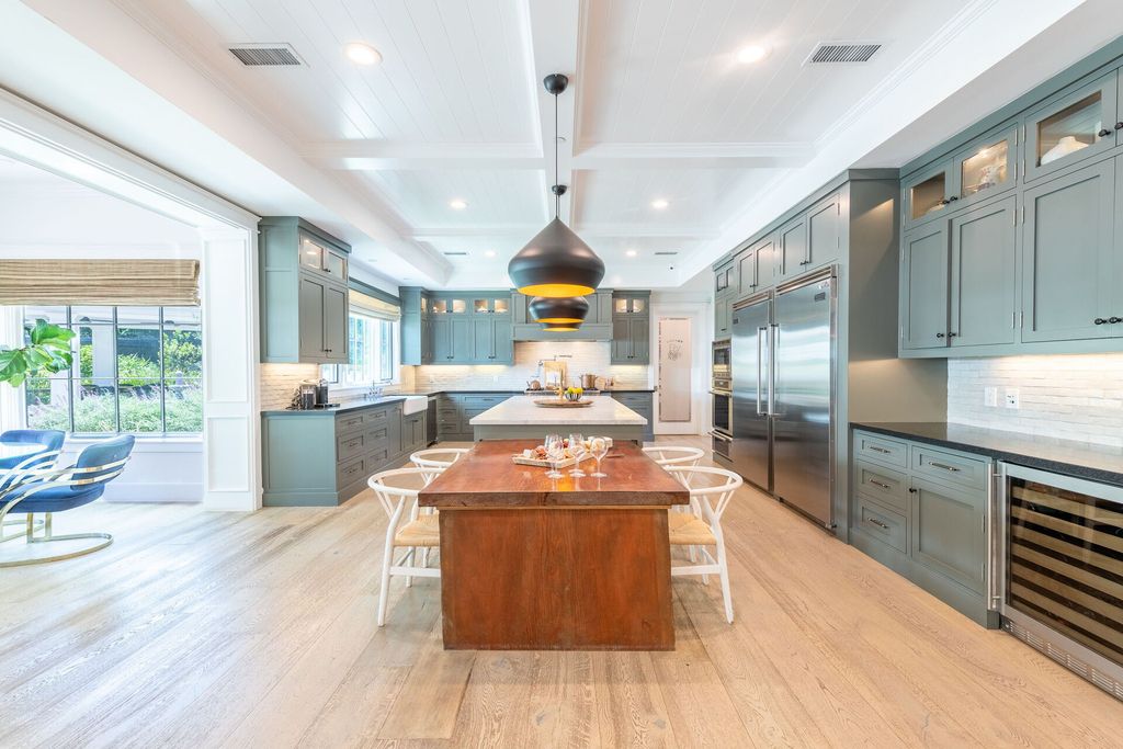 The Home in Tarzana is an exceptional home feels like it belongs on an East Coast seaside clifftop offers the ultimate pandemic paradise now available for sale. This home located at 4960 Amigo Ave, Tarzana, California