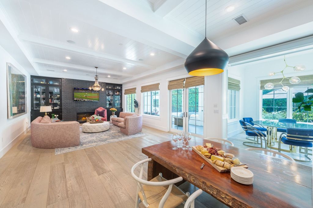 The Home in Tarzana is an exceptional home feels like it belongs on an East Coast seaside clifftop offers the ultimate pandemic paradise now available for sale. This home located at 4960 Amigo Ave, Tarzana, California