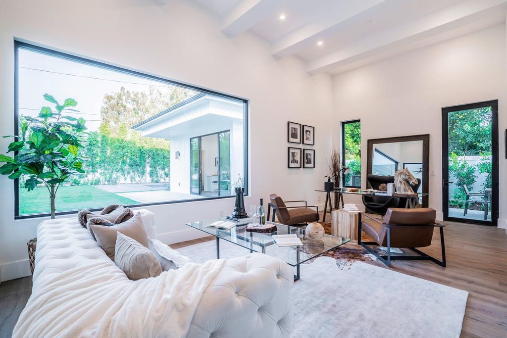 The Smart Home in Encino is a Captivating newly constructed Masterpiece in the highly sought-after Amestoy Estates neighborhood now available for sale. This home located at 5412 Aldea Ave, Encino, California