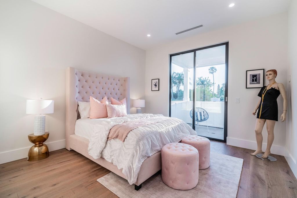 The Smart Home in Encino is a Captivating newly constructed Masterpiece in the highly sought-after Amestoy Estates neighborhood now available for sale. This home located at 5412 Aldea Ave, Encino, California