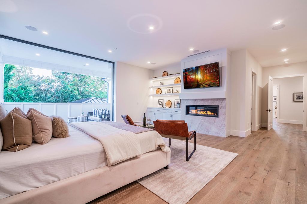 The Smart Home in Encino is a Captivating newly constructed Masterpiece in the highly sought-after Amestoy Estates neighborhood now available for sale. This home located at 5412 Aldea Ave, Encino, California