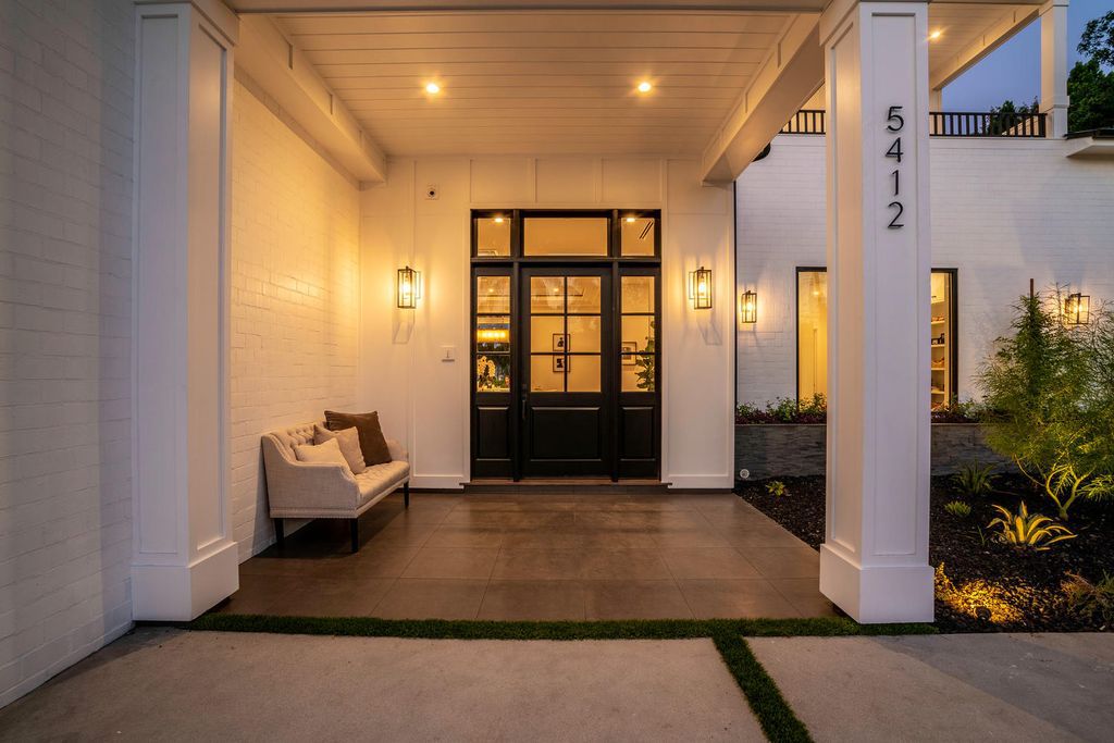 The Smart Home in Encino is a Captivating newly constructed Masterpiece in the highly sought-after Amestoy Estates neighborhood now available for sale. This home located at 5412 Aldea Ave, Encino, California