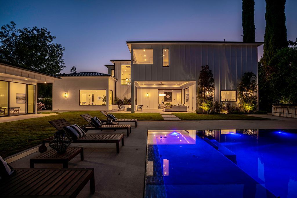 The Smart Home in Encino is a Captivating newly constructed Masterpiece in the highly sought-after Amestoy Estates neighborhood now available for sale. This home located at 5412 Aldea Ave, Encino, California