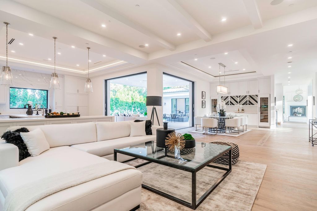 The Smart Home in Encino is a Captivating newly constructed Masterpiece in the highly sought-after Amestoy Estates neighborhood now available for sale. This home located at 5412 Aldea Ave, Encino, California