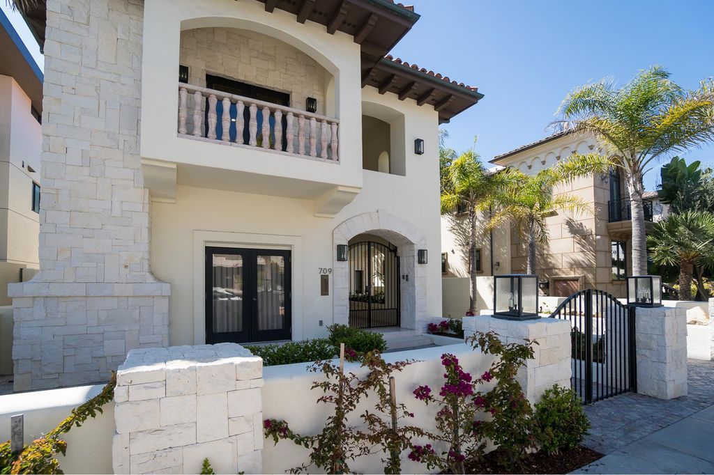 Unquestionable sleek villa in California with endless views of Redondo Beach