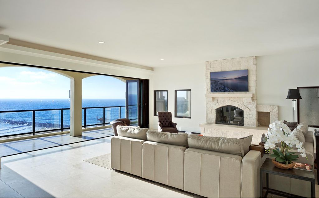 Unquestionable sleek villa in California with endless views of Redondo Beach