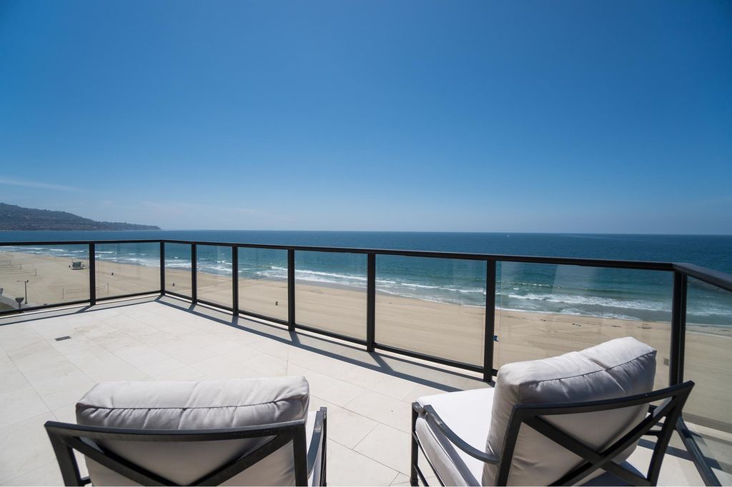 Unquestionable sleek villa in California with endless views of Redondo Beach