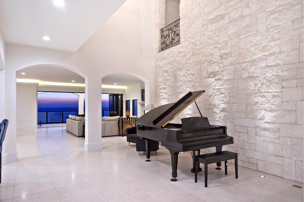 Unquestionable sleek villa in California with endless views of Redondo Beach