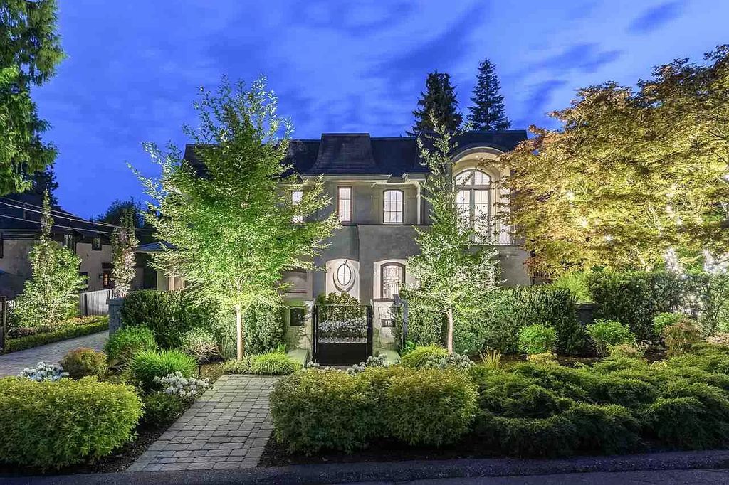 The Understated Elegance Villa in West Vancouver is a gorgeous builder's own home now available for sale. This home located at 915 Sinclair St, West Vancouver, BC V7V 3W1, Canada