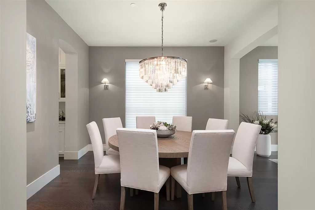The Understated Elegance Villa in West Vancouver is a gorgeous builder's own home now available for sale. This home located at 915 Sinclair St, West Vancouver, BC V7V 3W1, Canada