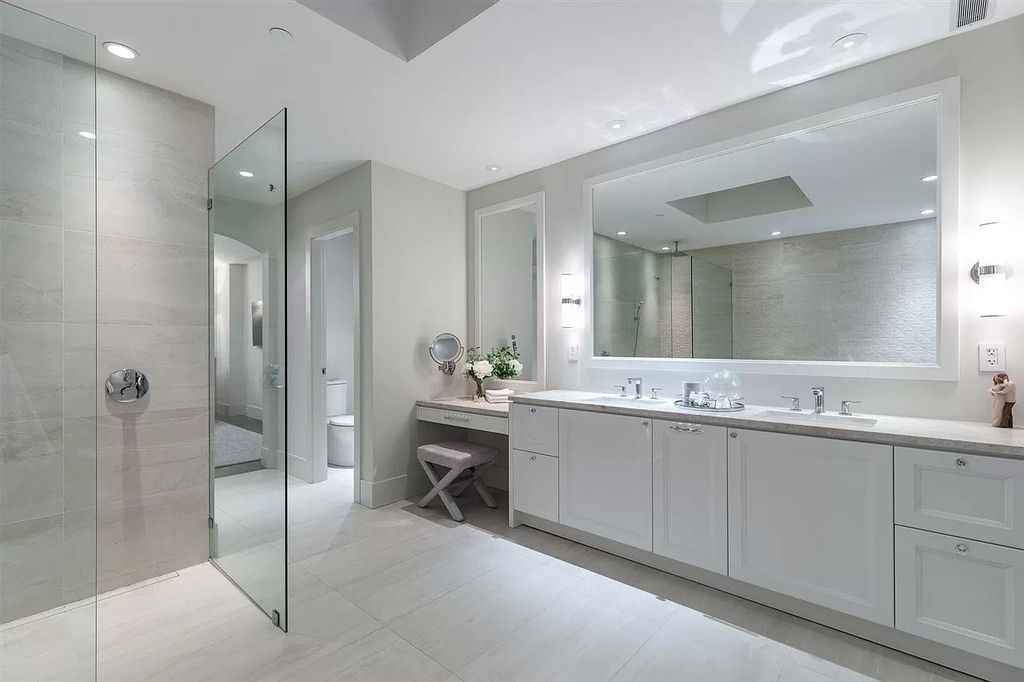 The Understated Elegance Villa in West Vancouver is a gorgeous builder's own home now available for sale. This home located at 915 Sinclair St, West Vancouver, BC V7V 3W1, Canada