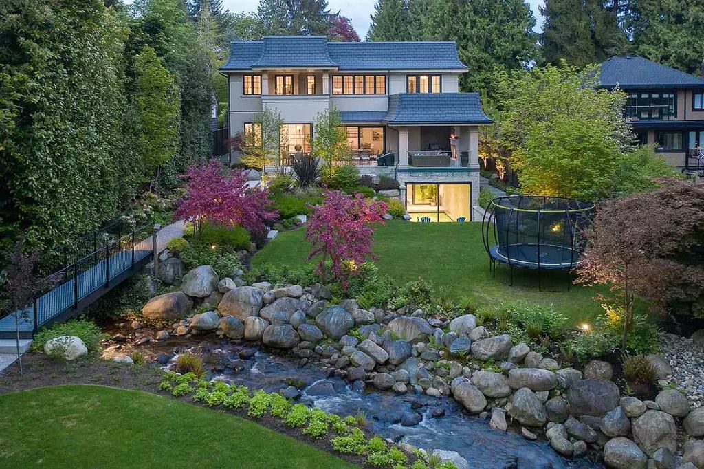 The Understated Elegance Villa in West Vancouver is a gorgeous builder's own home now available for sale. This home located at 915 Sinclair St, West Vancouver, BC V7V 3W1, Canada