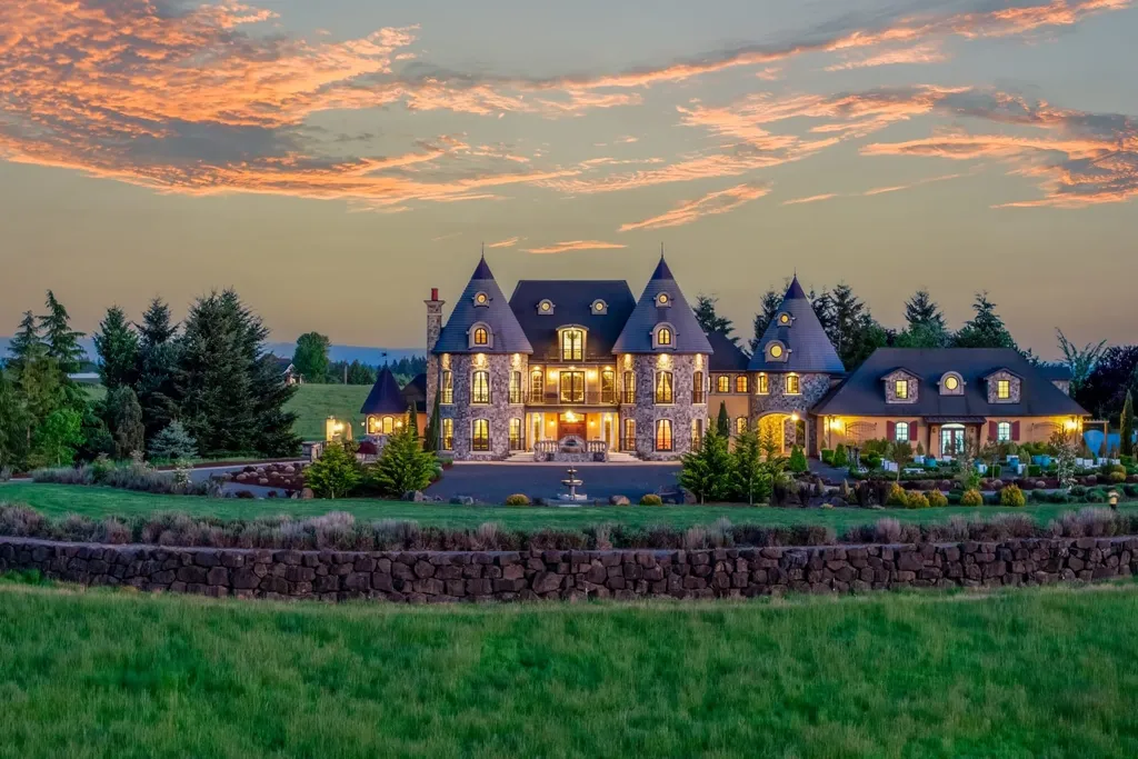 A Masterpiece of Curation: This $5,650,000 Contemporary Chateau is a Global Odyssey in West Linn 1 26480 SW Wilken Ln West Linn OR 9706801