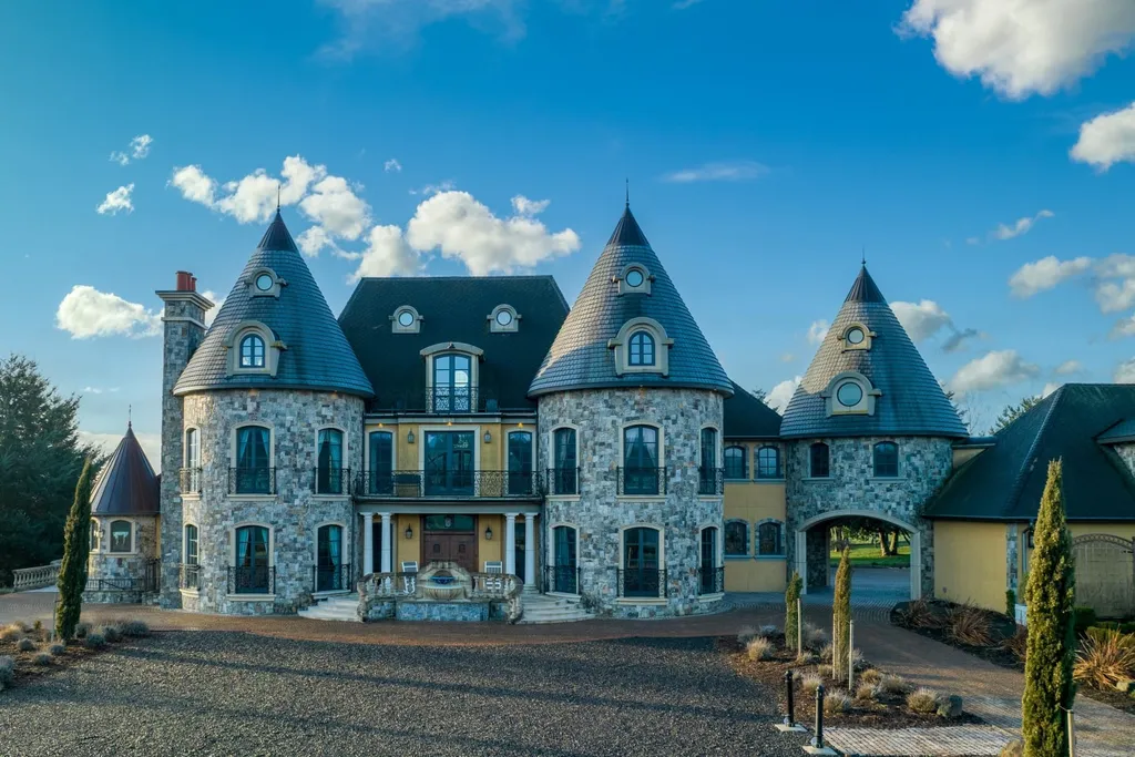 A Masterpiece of Curation: This $5,650,000 Contemporary Chateau is a Global Odyssey in West Linn 3 26480 SW Wilken Ln West Linn OR 9706802