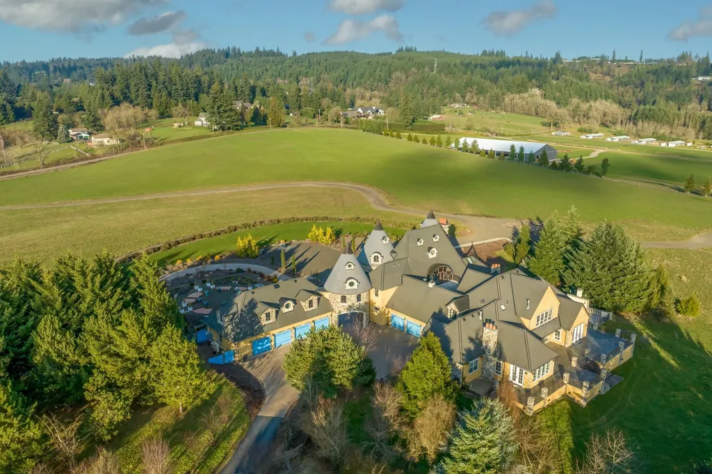 A Masterpiece of Curation: This $5,650,000 Contemporary Chateau is a Global Odyssey in West Linn 2 26480 SW Wilken Ln West Linn OR 9706842
