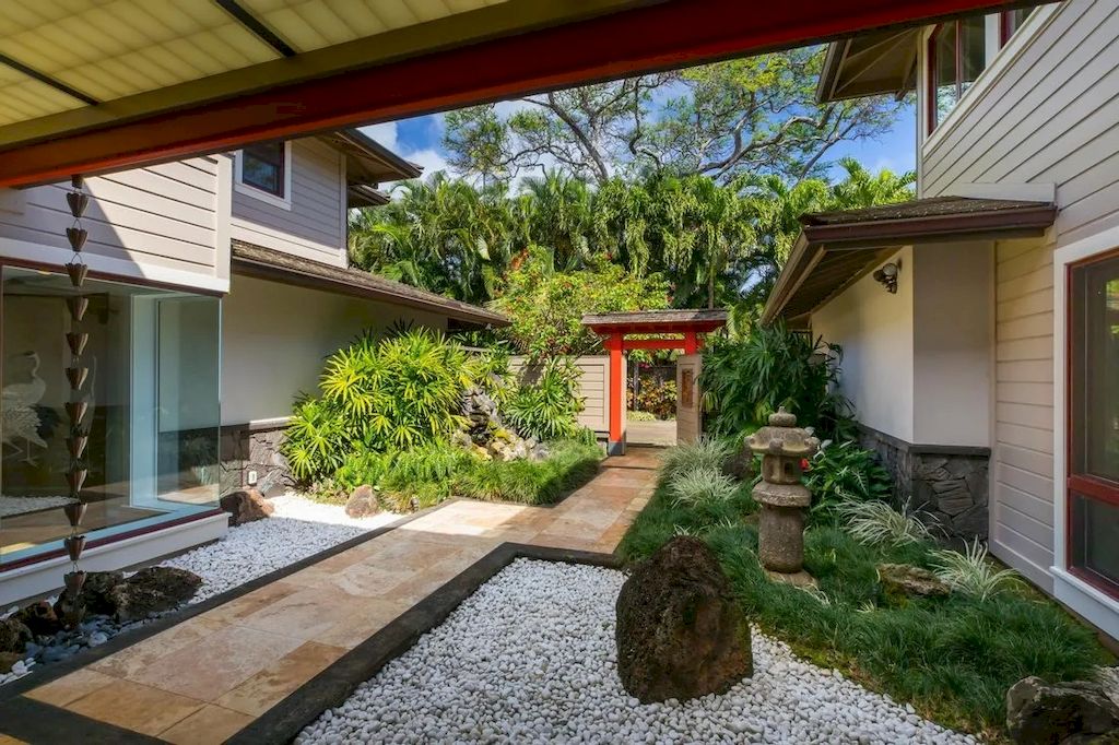 Fabulous Oceanfront Home Enjoys Truly Second-to-none Serenity and Beauty of Hawaiian Island Living Available for 8,737,000