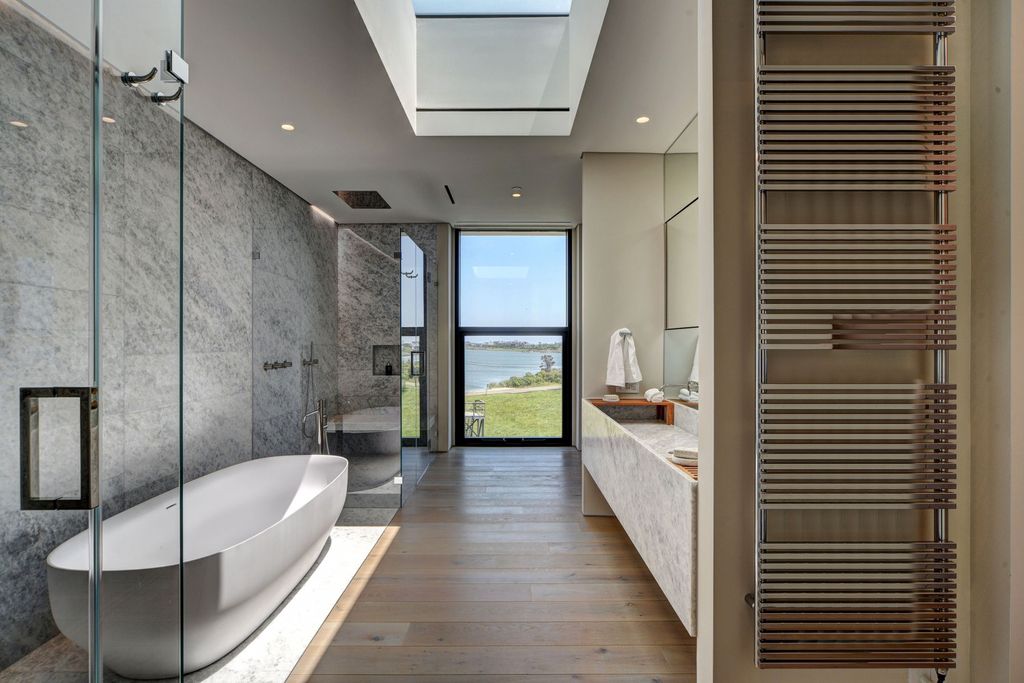 Brilliant waterfront home in New York by Barnes Coy architects sells for $33,950,000