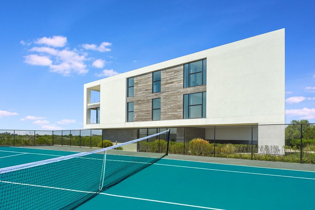 Brilliant waterfront home in New York by Barnes Coy architects sells for $33,950,000