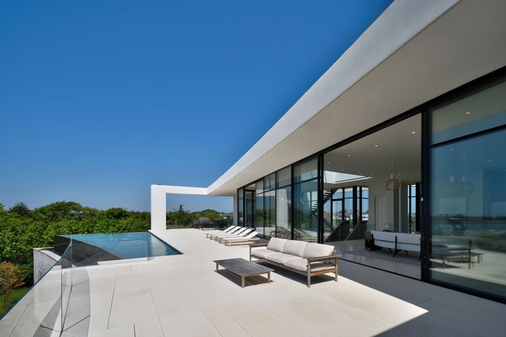 Brilliant waterfront home in New York by Barnes Coy architects sells for $33,950,000
