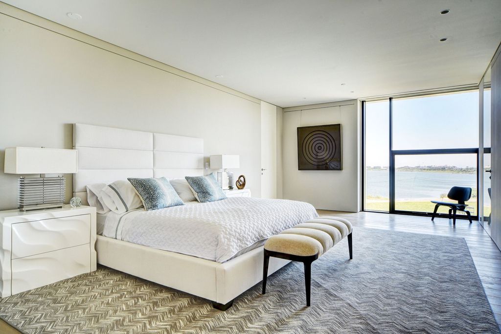 Brilliant waterfront home in New York by Barnes Coy architects sells for $33,950,000