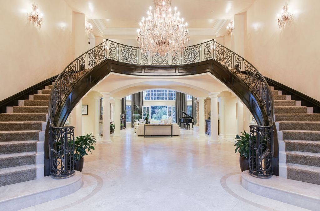 The Rancho Santa Fe Home is a quality custom built property brings the charm of the French countryside to Southern Californiain now available for sale. This home located at 6397 Clubhouse Dr, Rancho Santa Fe, California