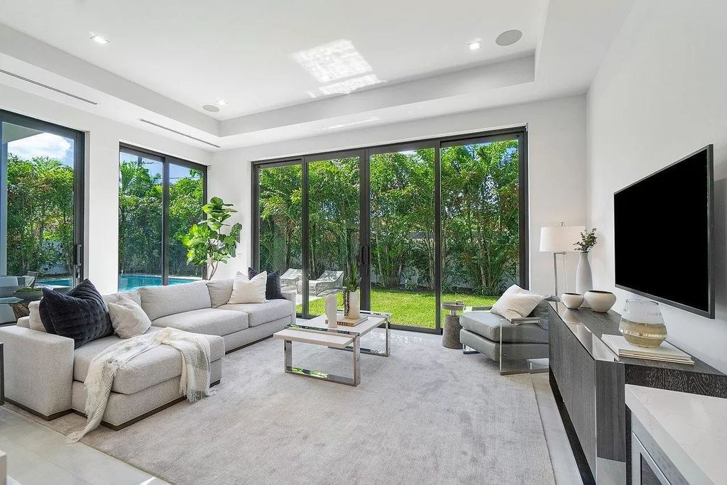 The Home in Boca Raton is a brand new property features an exciting design and fantastic finishes now available for sale. This home located at 225 NE 3rd St, Boca Raton, Florida
