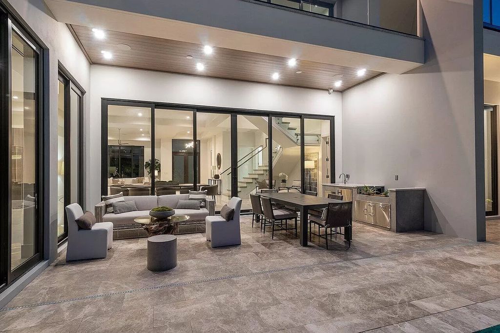 The Home in Boca Raton is a brand new property features an exciting design and fantastic finishes now available for sale. This home located at 225 NE 3rd St, Boca Raton, Florida