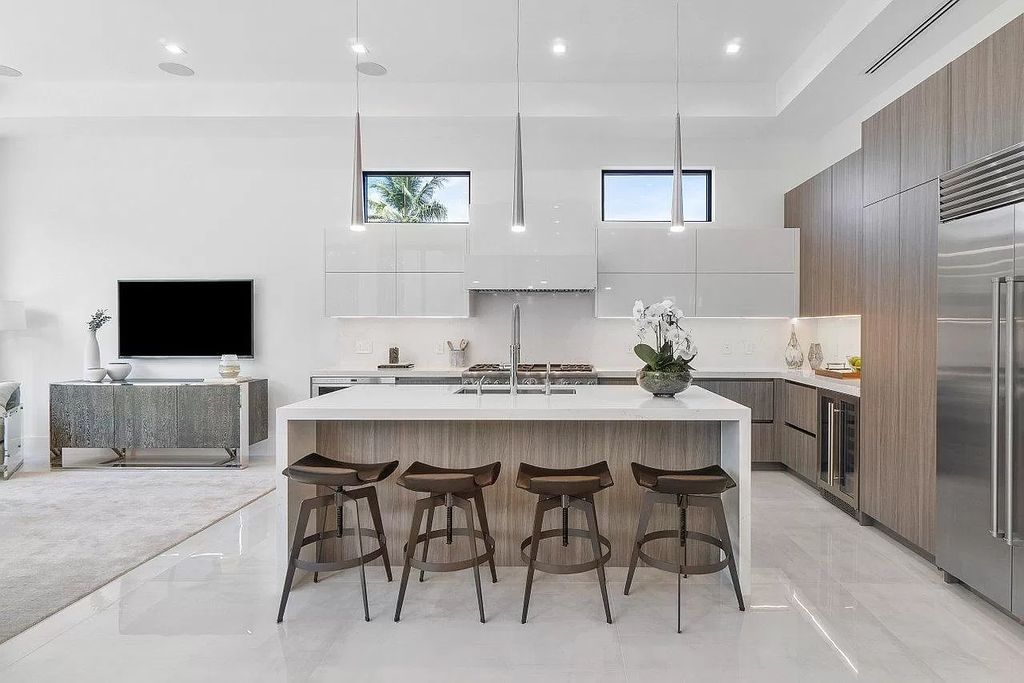 The Home in Boca Raton is a brand new property features an exciting design and fantastic finishes now available for sale. This home located at 225 NE 3rd St, Boca Raton, Florida