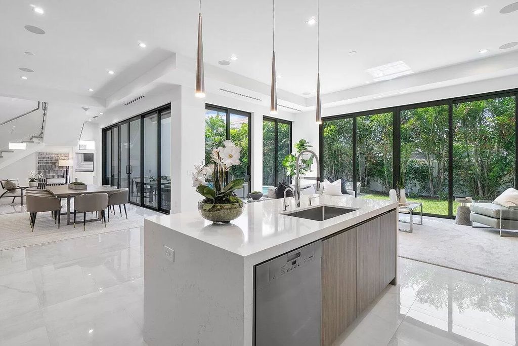 The Home in Boca Raton is a brand new property features an exciting design and fantastic finishes now available for sale. This home located at 225 NE 3rd St, Boca Raton, Florida