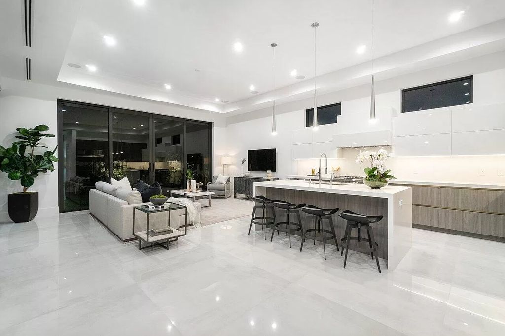 The Home in Boca Raton is a brand new property features an exciting design and fantastic finishes now available for sale. This home located at 225 NE 3rd St, Boca Raton, Florida