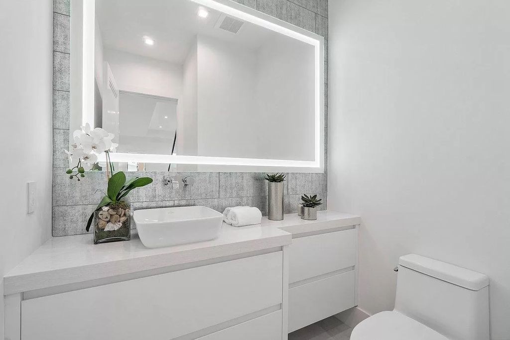 The Home in Boca Raton is a brand new property features an exciting design and fantastic finishes now available for sale. This home located at 225 NE 3rd St, Boca Raton, Florida