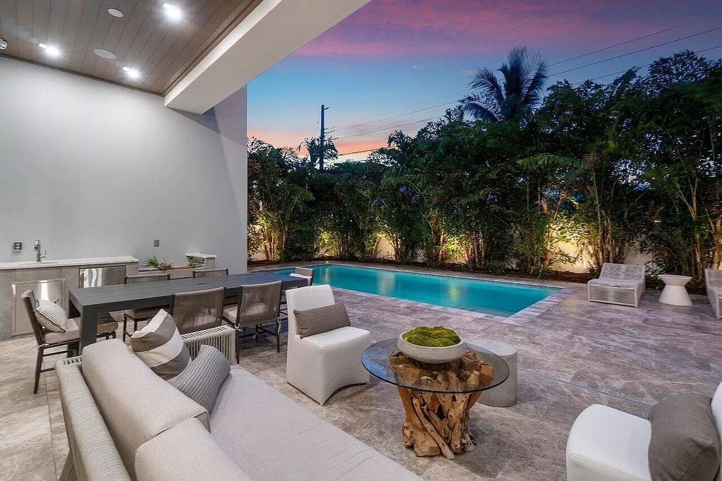 The Home in Boca Raton is a brand new property features an exciting design and fantastic finishes now available for sale. This home located at 225 NE 3rd St, Boca Raton, Florida