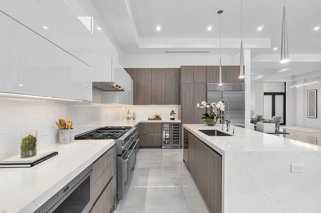 The Home in Boca Raton is a brand new property features an exciting design and fantastic finishes now available for sale. This home located at 225 NE 3rd St, Boca Raton, Florida