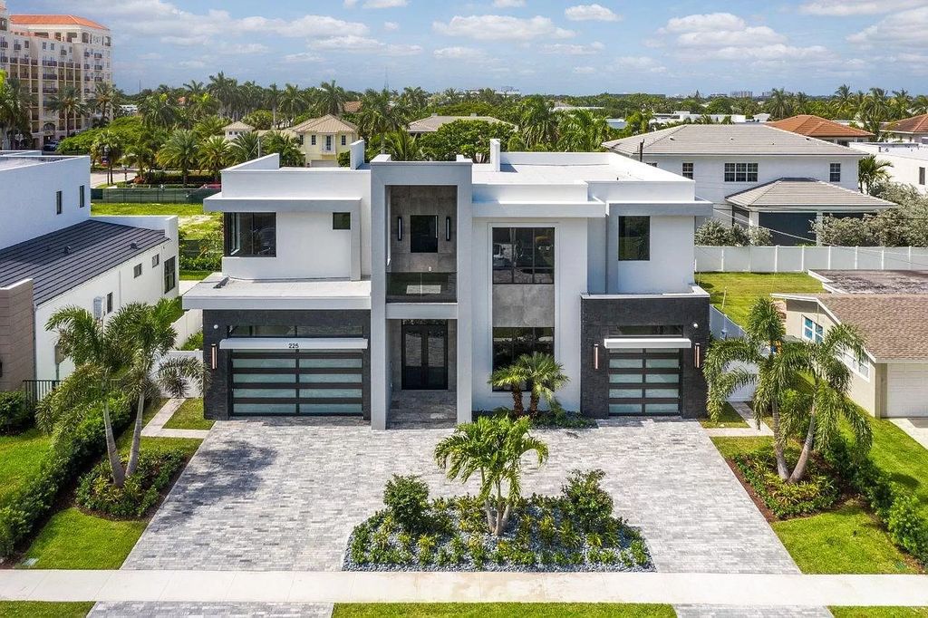 The Home in Boca Raton is a brand new property features an exciting design and fantastic finishes now available for sale. This home located at 225 NE 3rd St, Boca Raton, Florida