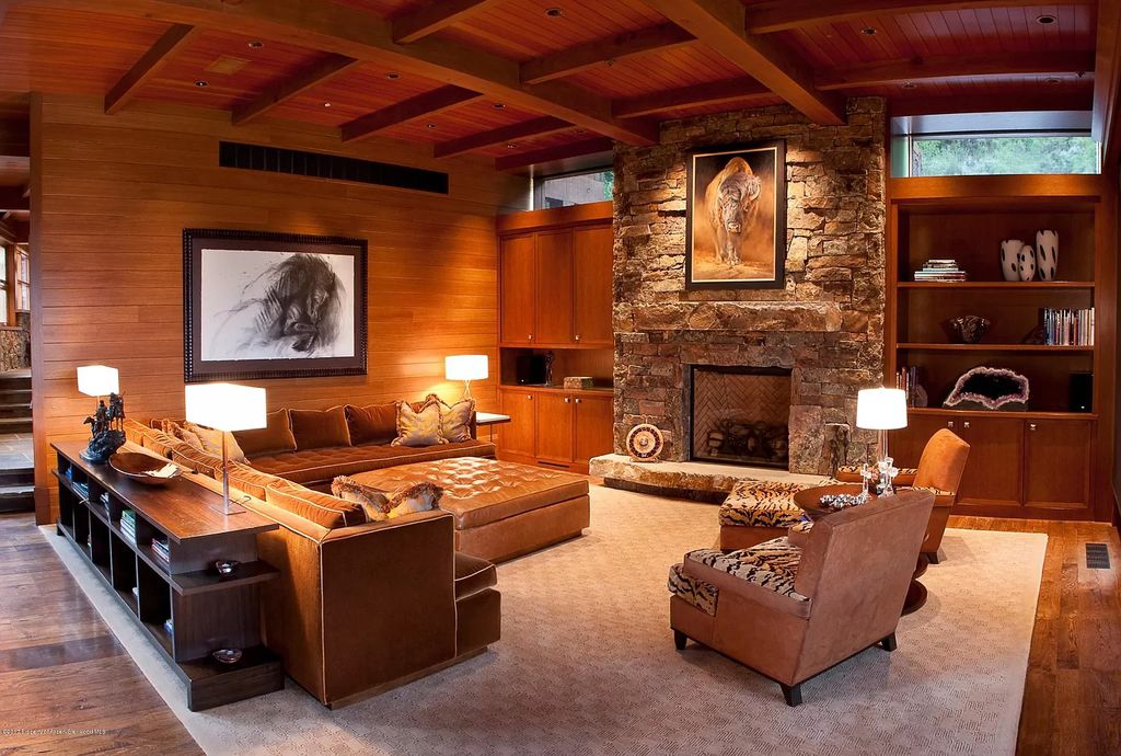 A quintessential home in Colorado with huge outdoor space for Sale at 49500000 1 16