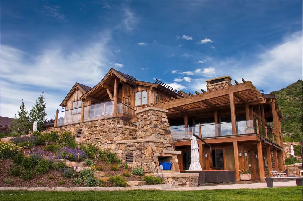 A quintessential home in Colorado with huge outdoor space for Sale at $49,500,00