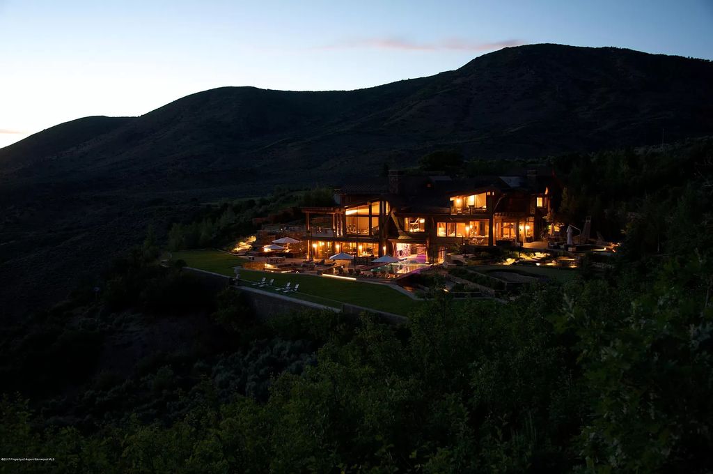 A quintessential home in Colorado with huge outdoor space for Sale at 49500000 1