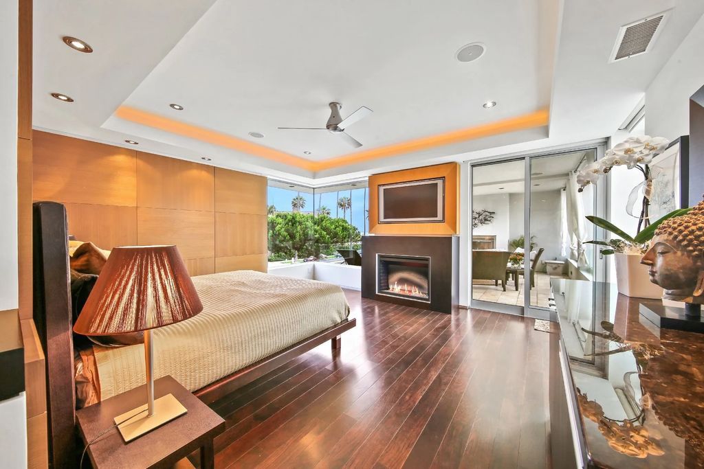 The California Seaside Home situated on one of the most spectacular beach village locations with organic and timeless design now available for sale. This home located at 1033 Loma Ave, Coronado, California