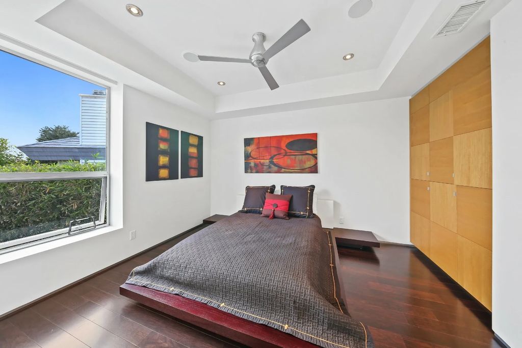 The California Seaside Home situated on one of the most spectacular beach village locations with organic and timeless design now available for sale. This home located at 1033 Loma Ave, Coronado, California