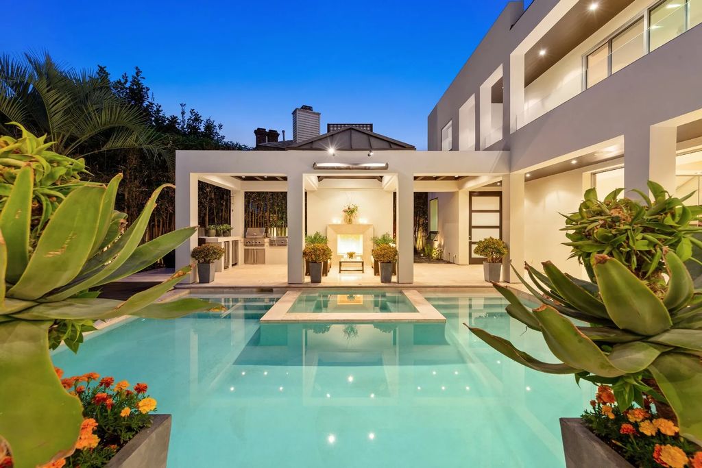 The California Seaside Home situated on one of the most spectacular beach village locations with organic and timeless design now available for sale. This home located at 1033 Loma Ave, Coronado, California