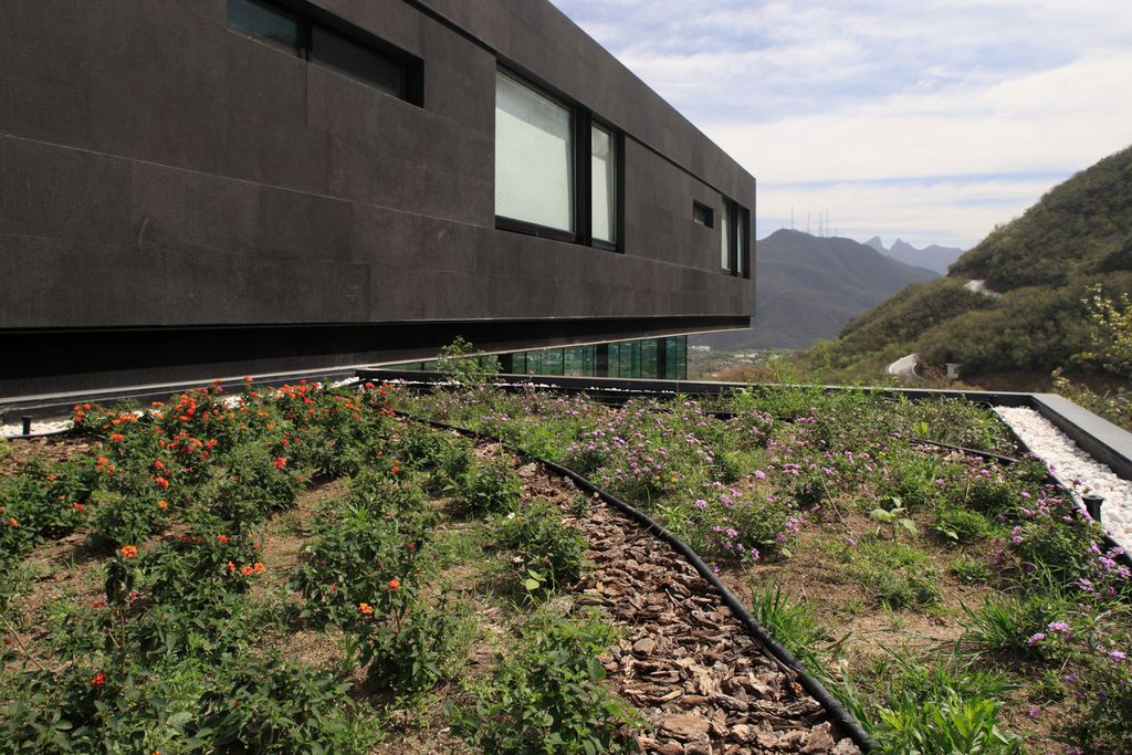 BC House Combination of Pure Geometric Volumes by GLR Arquitectos 10