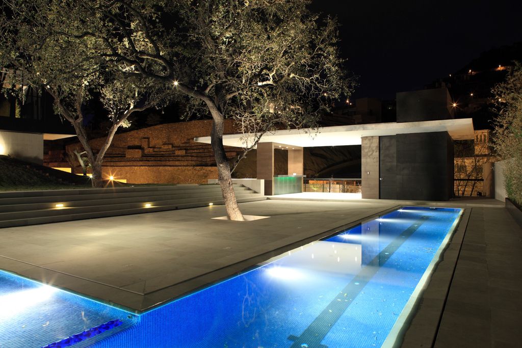 BC House Combination of Pure Geometric Volumes by GLR Arquitectos 12