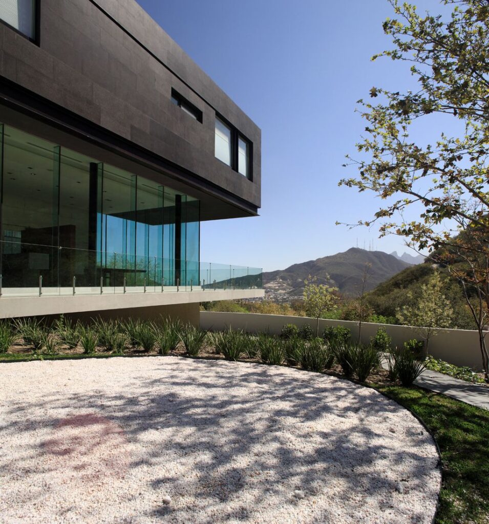 BC House Combination of Pure Geometric Volumes by GLR Arquitectos 6