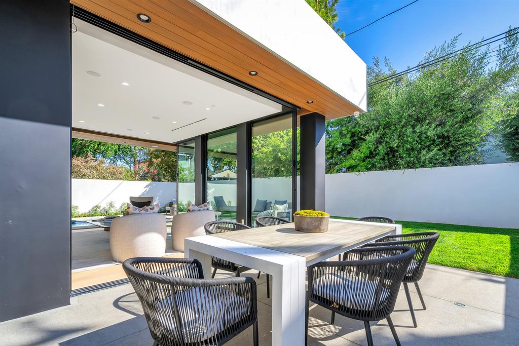 The House in Los Angeles is a brand new estate built from the ground-up with one-of-a-kind high-end features throughout now available for sale. This home located at 3547 Barry Ave, Los Angeles, California