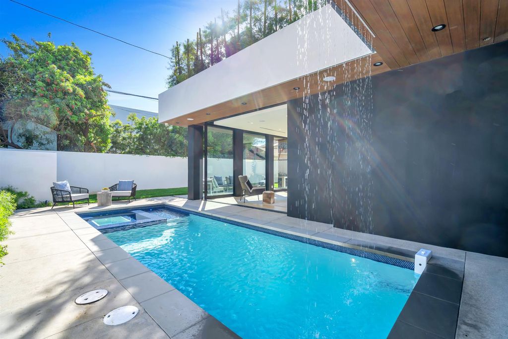 The House in Los Angeles is a brand new estate built from the ground-up with one-of-a-kind high-end features throughout now available for sale. This home located at 3547 Barry Ave, Los Angeles, California