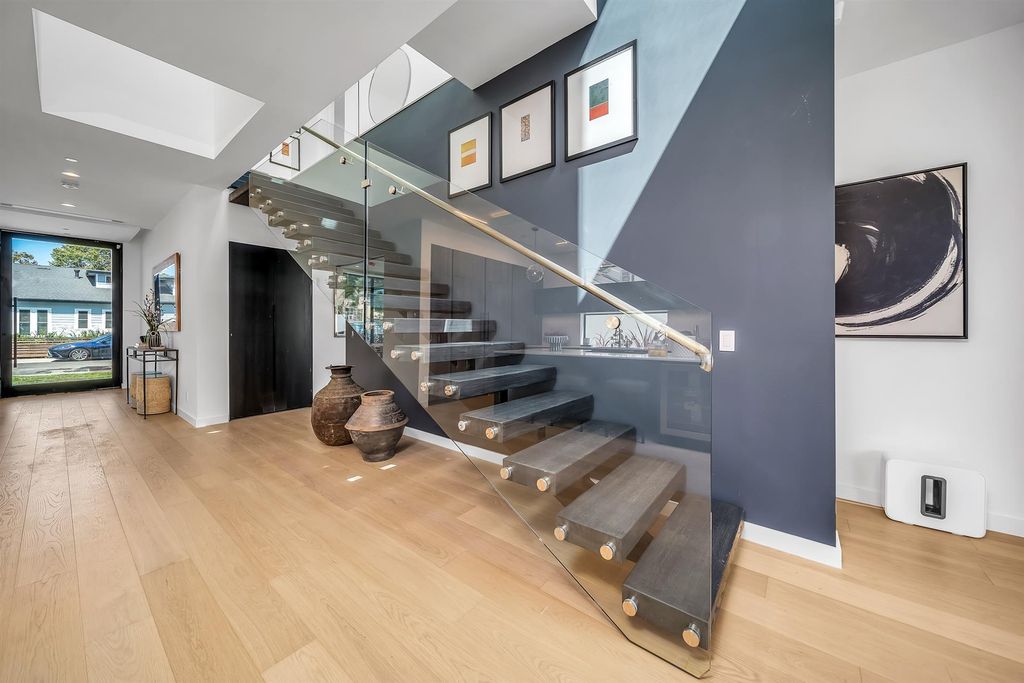 The House in Los Angeles is a brand new estate built from the ground-up with one-of-a-kind high-end features throughout now available for sale. This home located at 3547 Barry Ave, Los Angeles, California