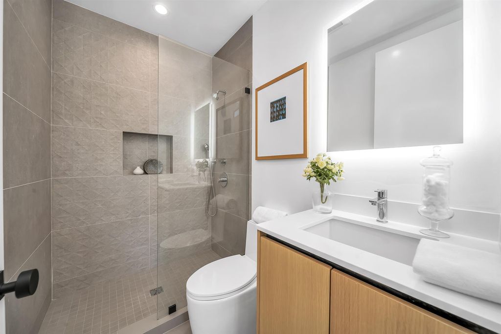 The House in Los Angeles is a brand new estate built from the ground-up with one-of-a-kind high-end features throughout now available for sale. This home located at 3547 Barry Ave, Los Angeles, California