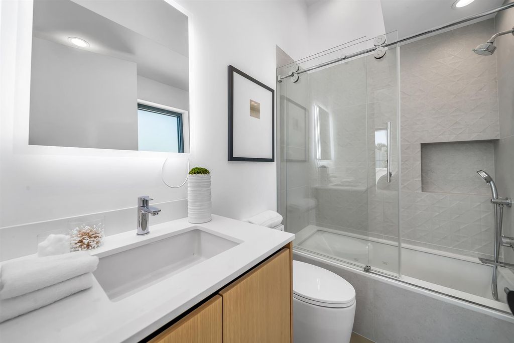 The House in Los Angeles is a brand new estate built from the ground-up with one-of-a-kind high-end features throughout now available for sale. This home located at 3547 Barry Ave, Los Angeles, California