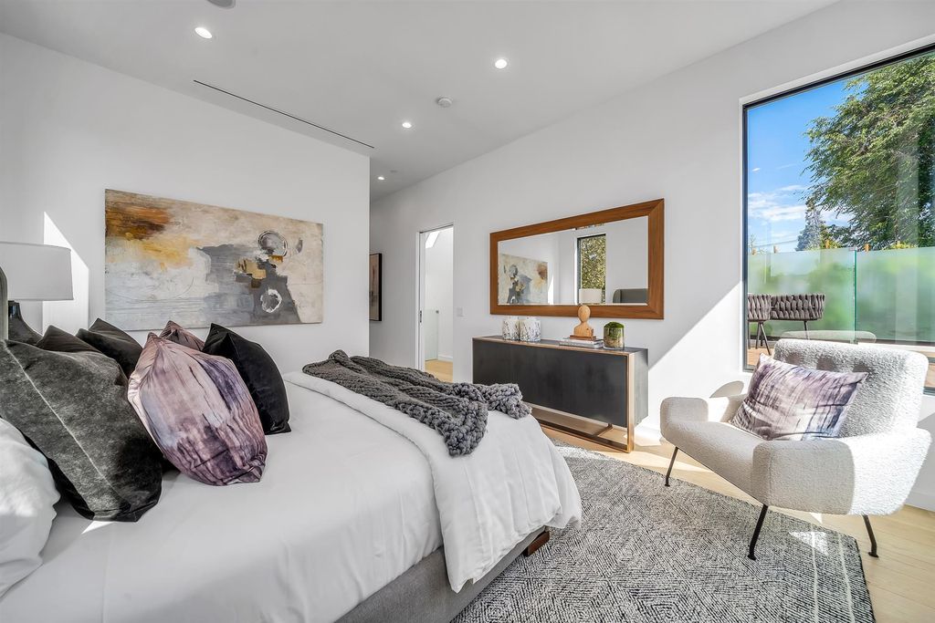 The House in Los Angeles is a brand new estate built from the ground-up with one-of-a-kind high-end features throughout now available for sale. This home located at 3547 Barry Ave, Los Angeles, California
